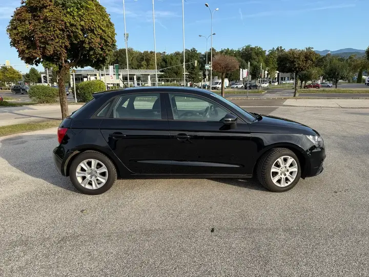 Audi A1 2013 photo 2