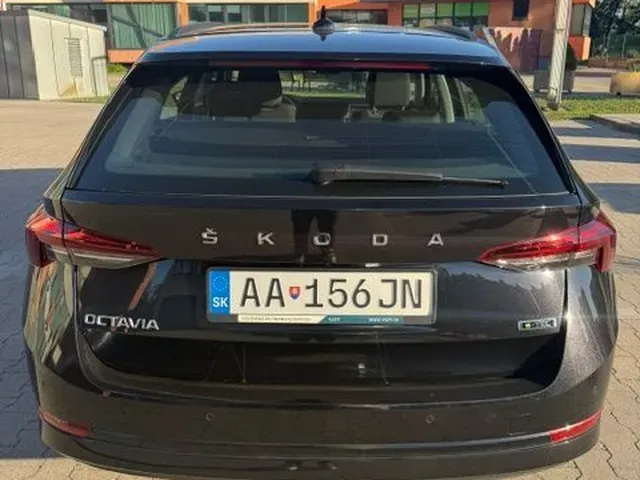 Skoda Octavia Combi 2023 photo 2