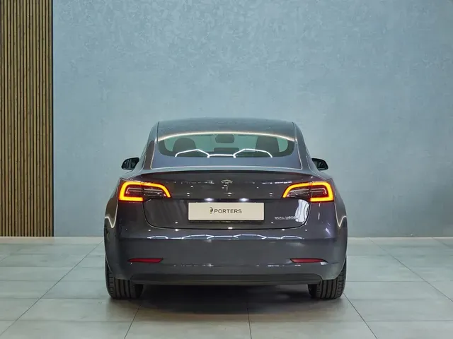 Tesla Model 3 2022 photo 3