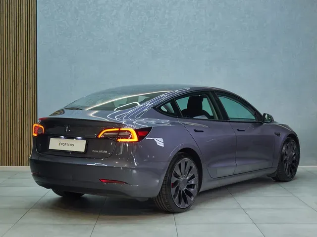 Tesla Model 3 2022 photo 2
