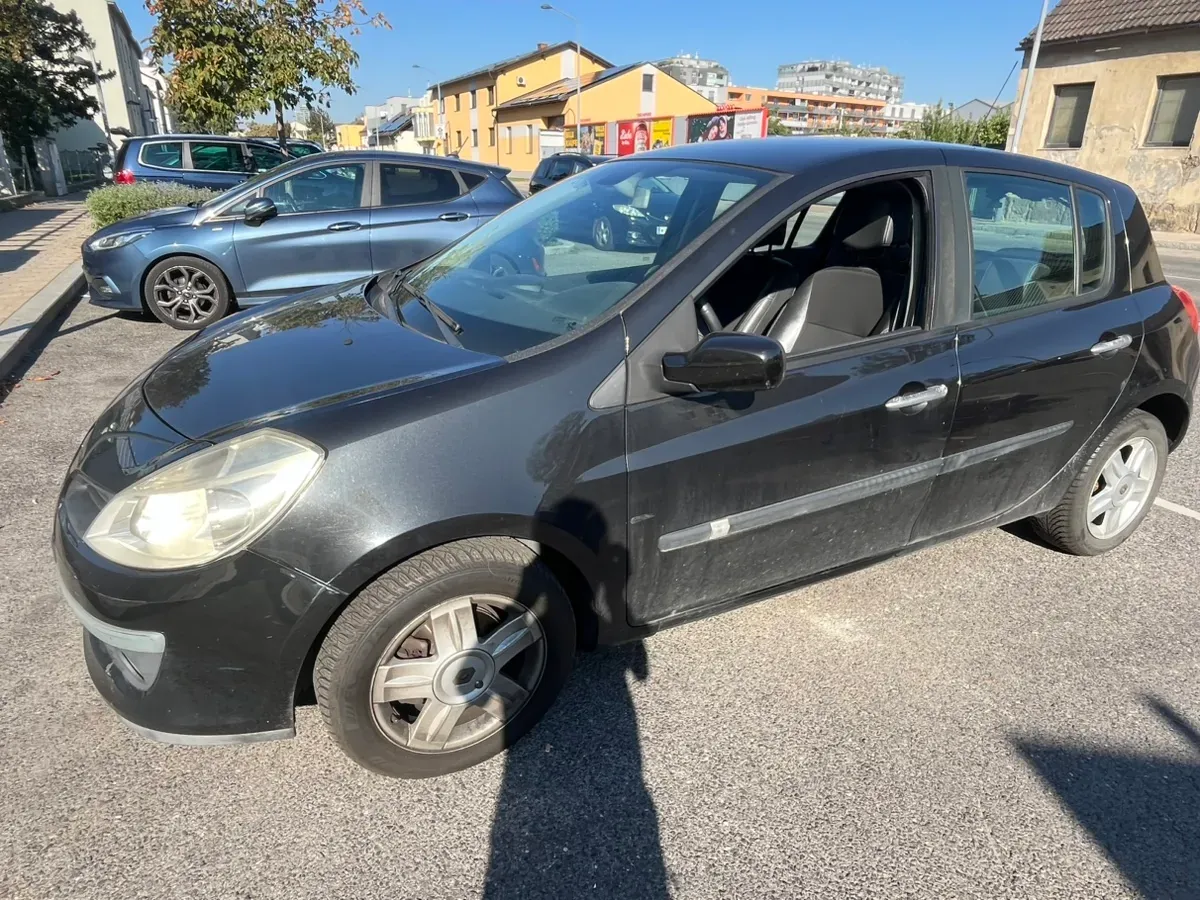 Renault Clio 2006 photo 2