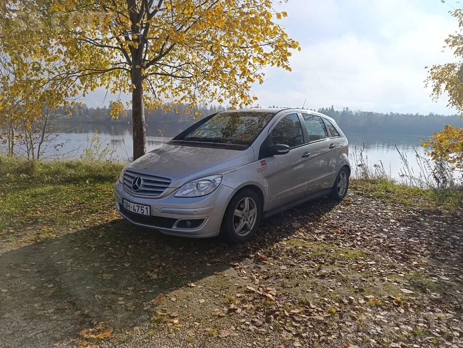 Mercedes-Benz B180
