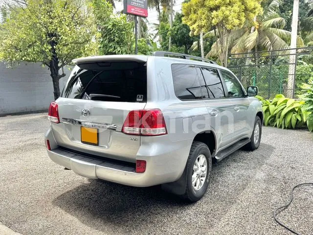 Toyota Land Cruiser 2010 photo 2