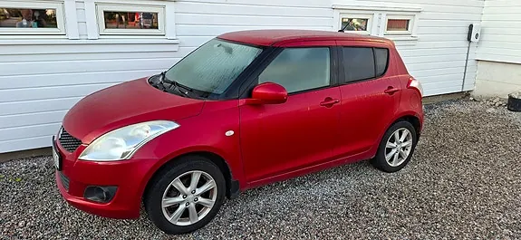 Suzuki Swift 2011 photo 2