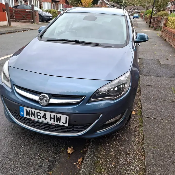 Vauxhall Astra 2015 photo 2