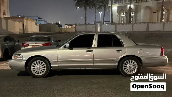 Ford Grand Marquis 2009 photo 2