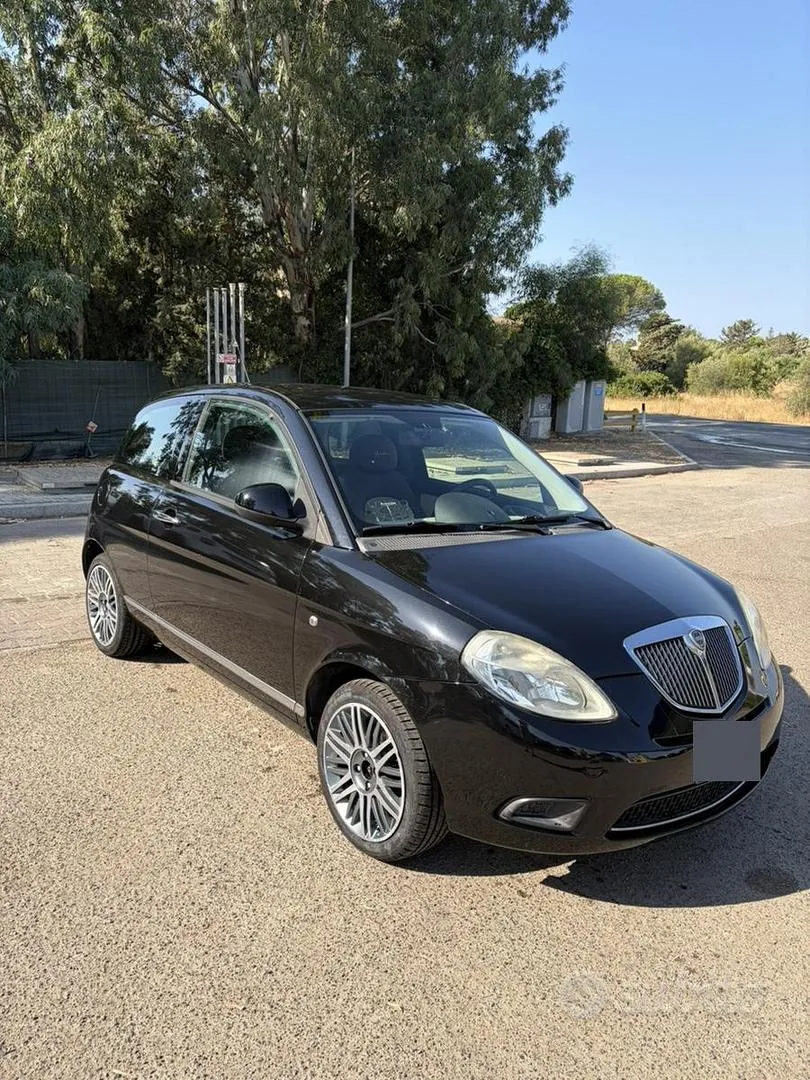 Lancia Ypsilon 2011 photo 2
