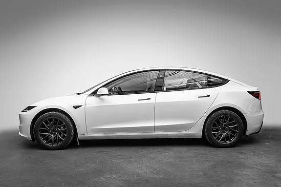 Tesla Model 3 2026 photo 2