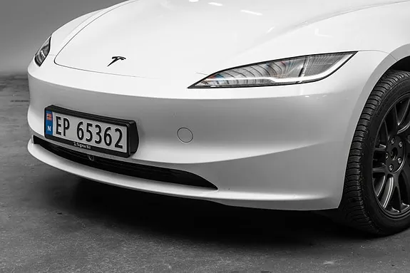 Tesla Model 3 2026 photo 4