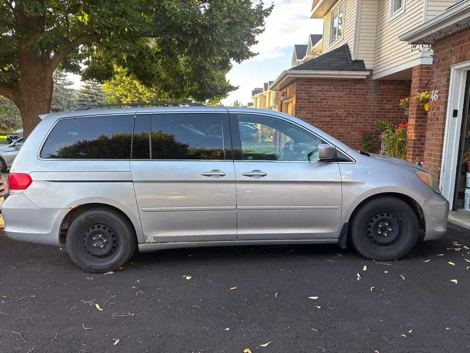 Honda Odyssey 2010 photo 2