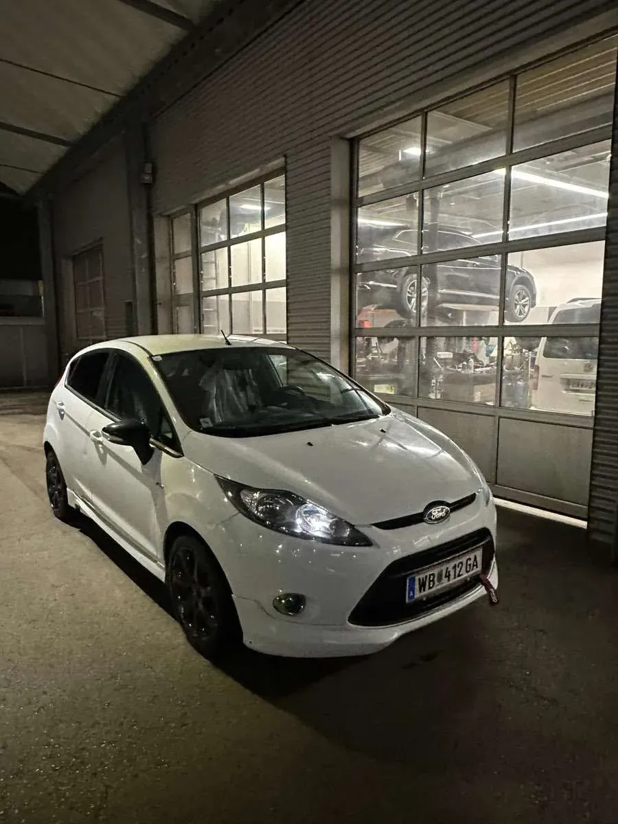 Ford Fiesta 2010 photo 3
