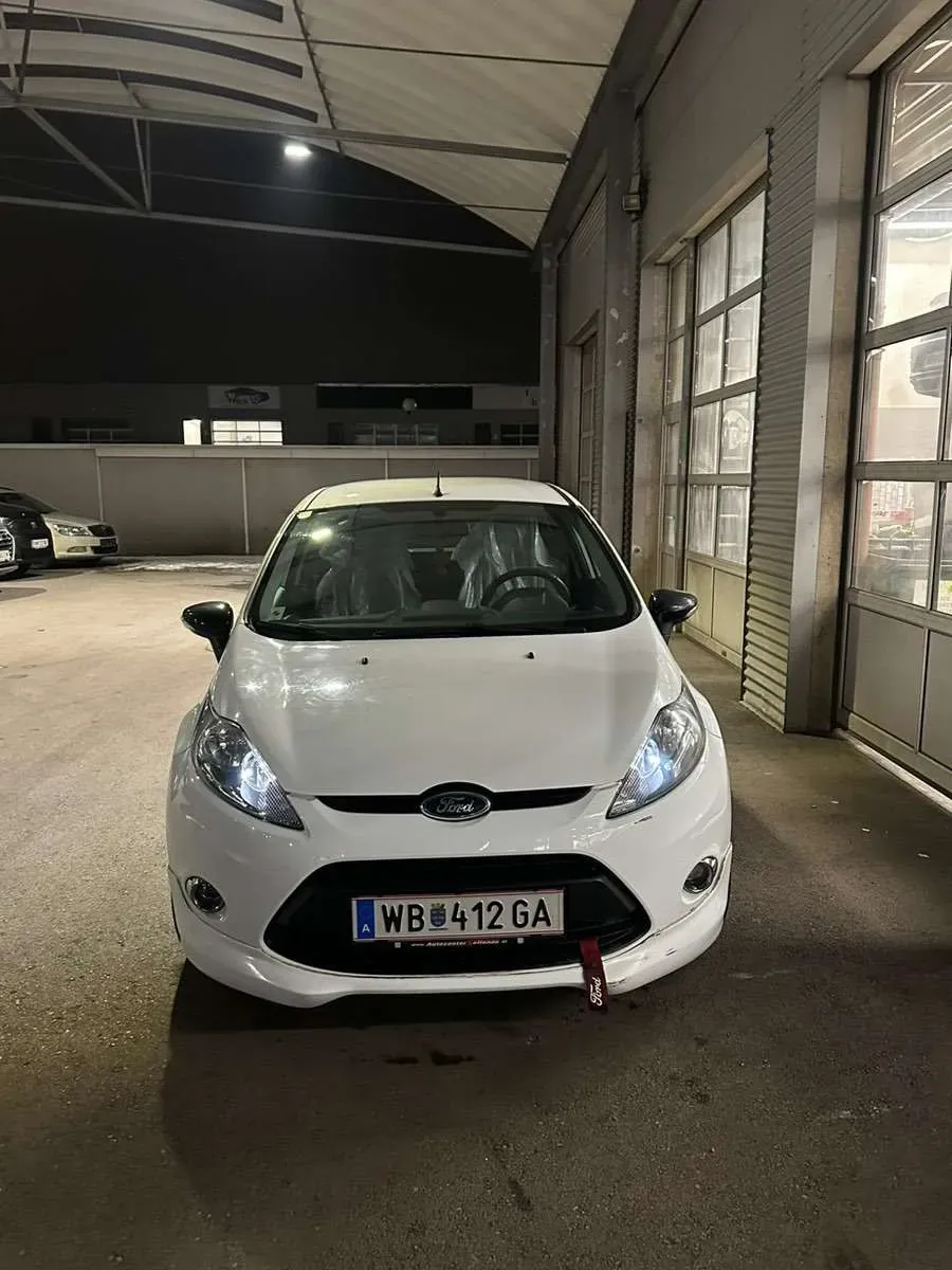 Ford Fiesta 2010 photo 2