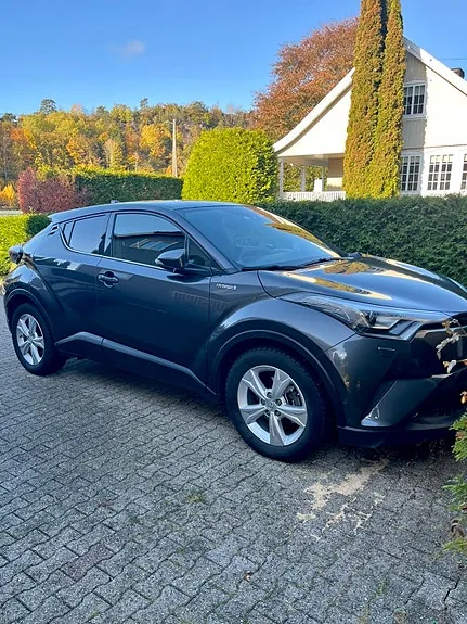 Toyota C-Hr 2019 photo 2