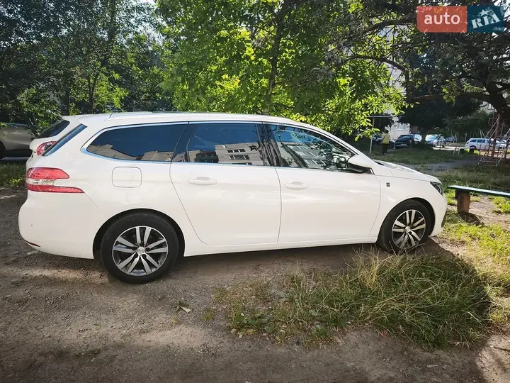 Peugeot 308 2018 photo 2