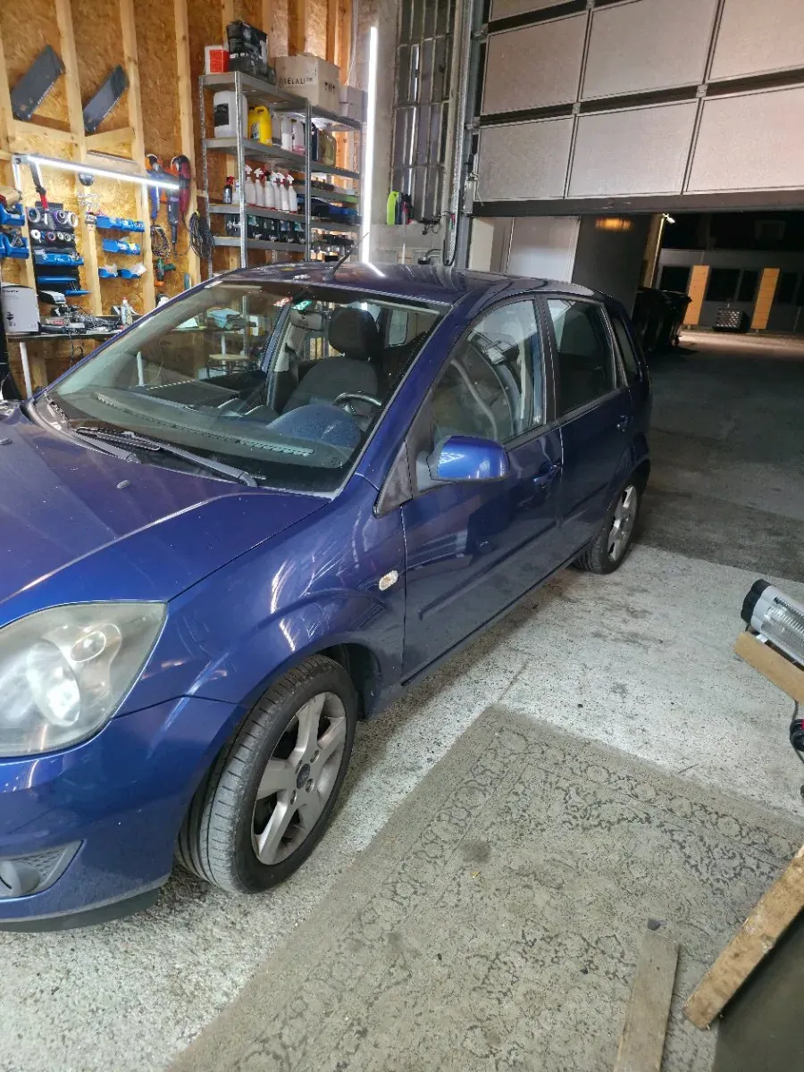 Ford Fiesta 2007 photo 2