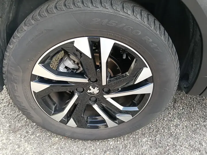 Peugeot 2008 2021 photo 5