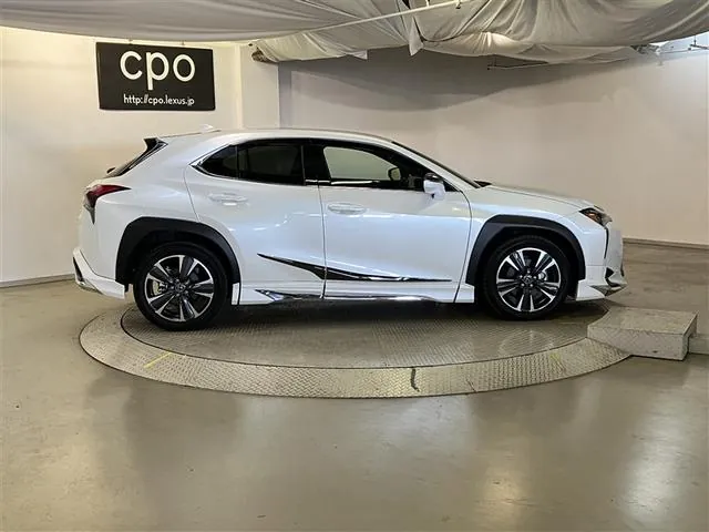 Lexus Ux 2024 photo 4