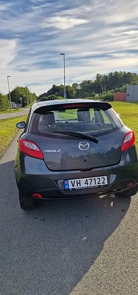 Mazda 2 2012 photo 3