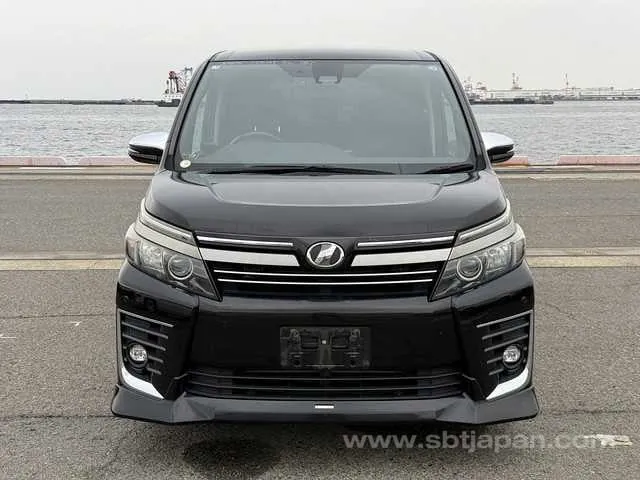 Toyota Voxy 2017 photo 5
