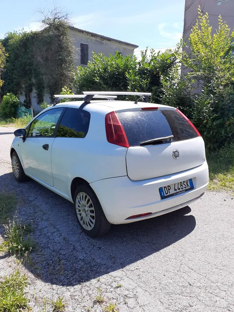Fiat Punto 2008 photo 2