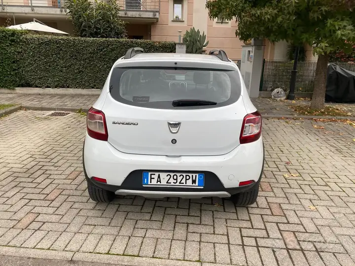 Dacia Sandero 2015 photo 2