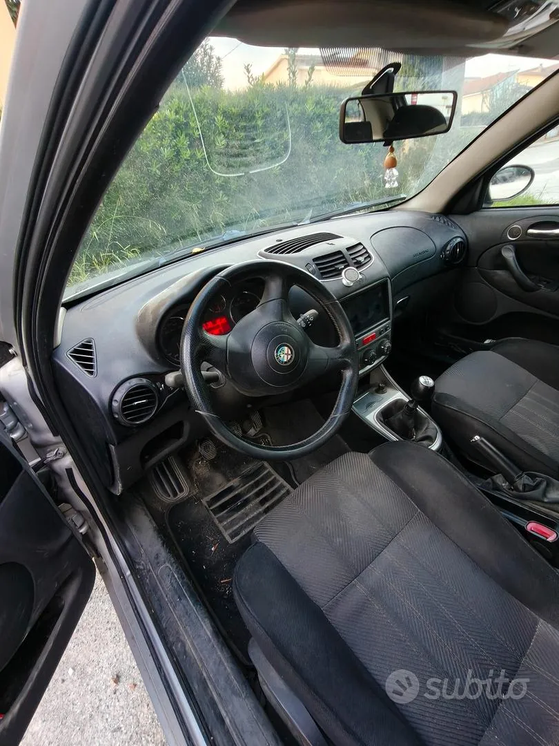 Alfa Romeo 147 2005 photo 4