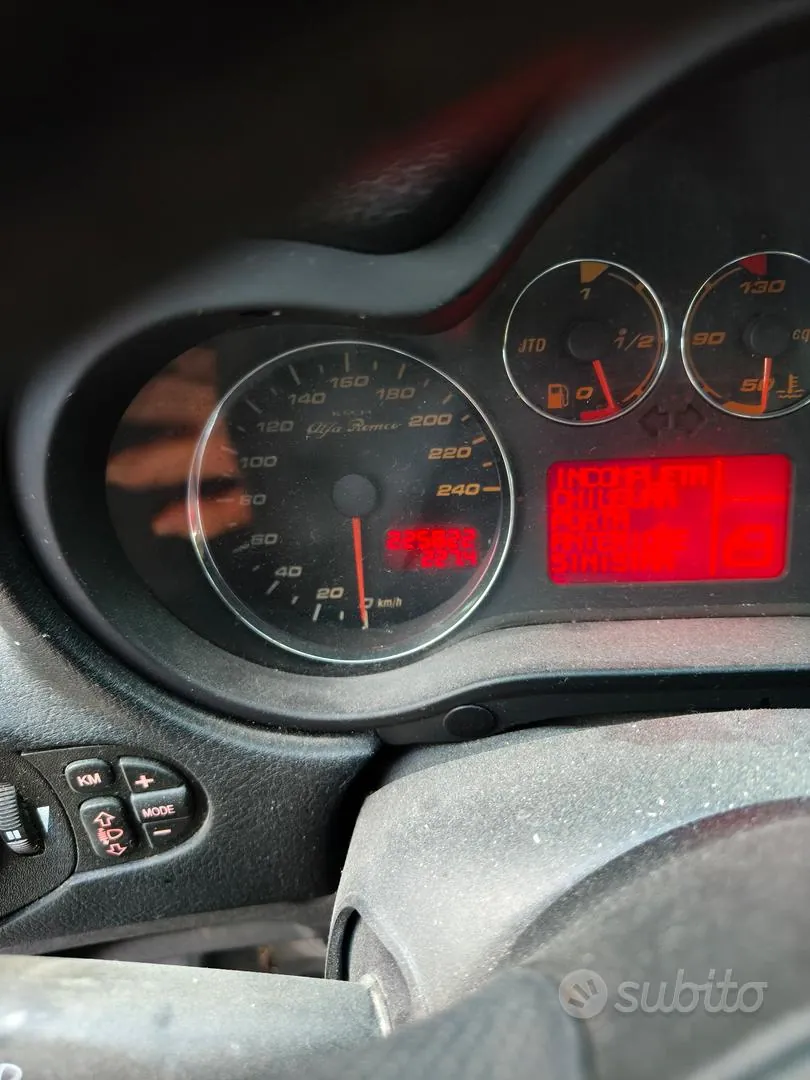 Alfa Romeo 147 2005 photo 2