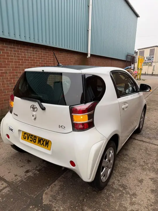 Toyota Iq 2009 photo 2