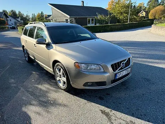 Volvo V70 2010 photo 2