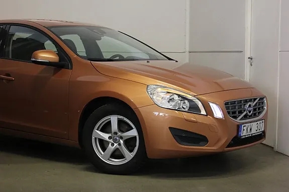 Volvo S60 2012 photo 2