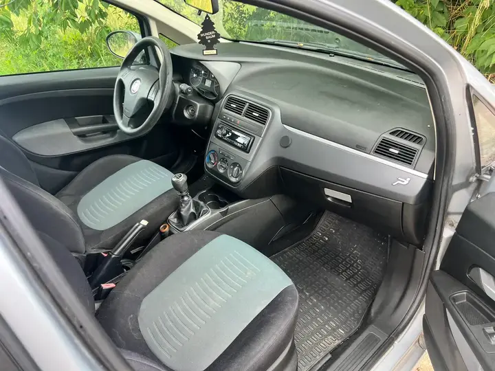 Fiat Punto 2008 photo 2