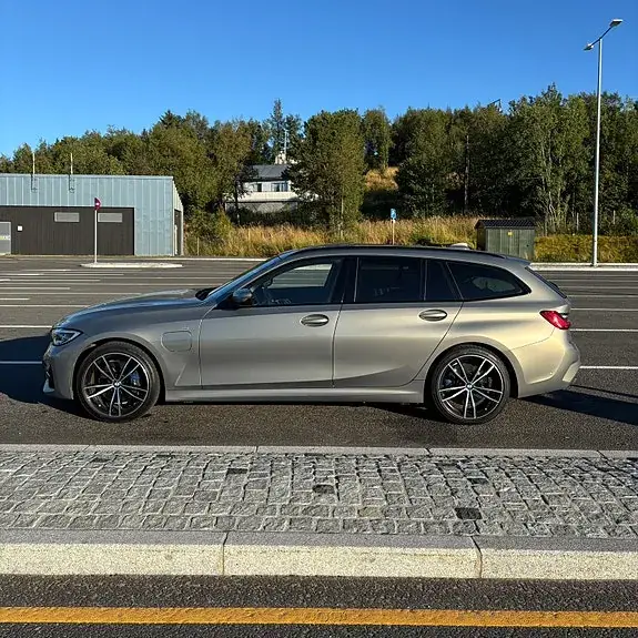 BMW 330E 2021 photo 2