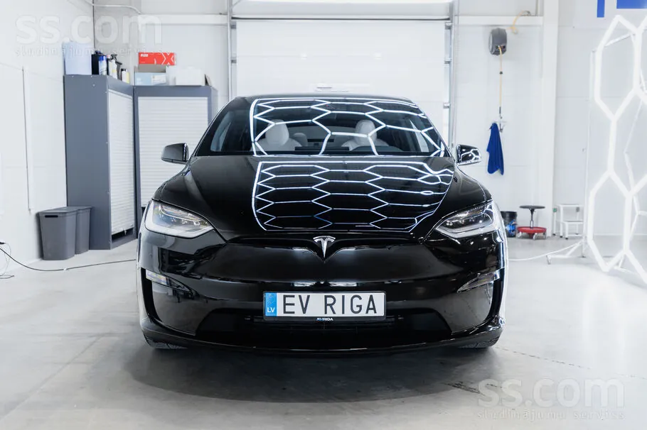 Tesla Model X 2023 photo 2