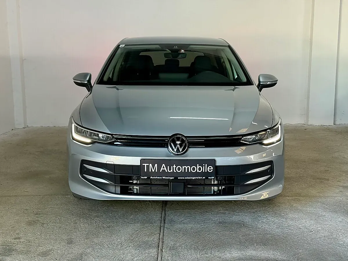 Volkswagen Golf 2025 photo 2