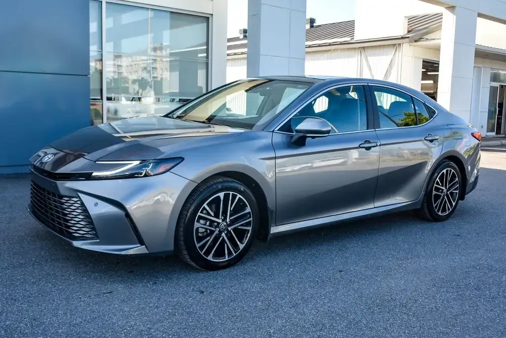 Toyota Camry 2025 photo 2