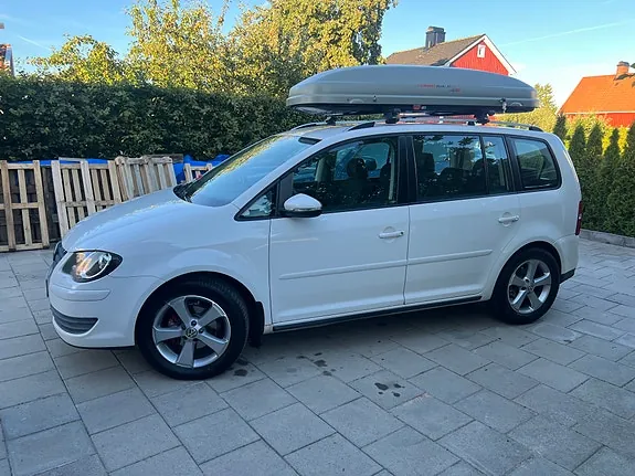 Volkswagen Touran 2010 photo 2
