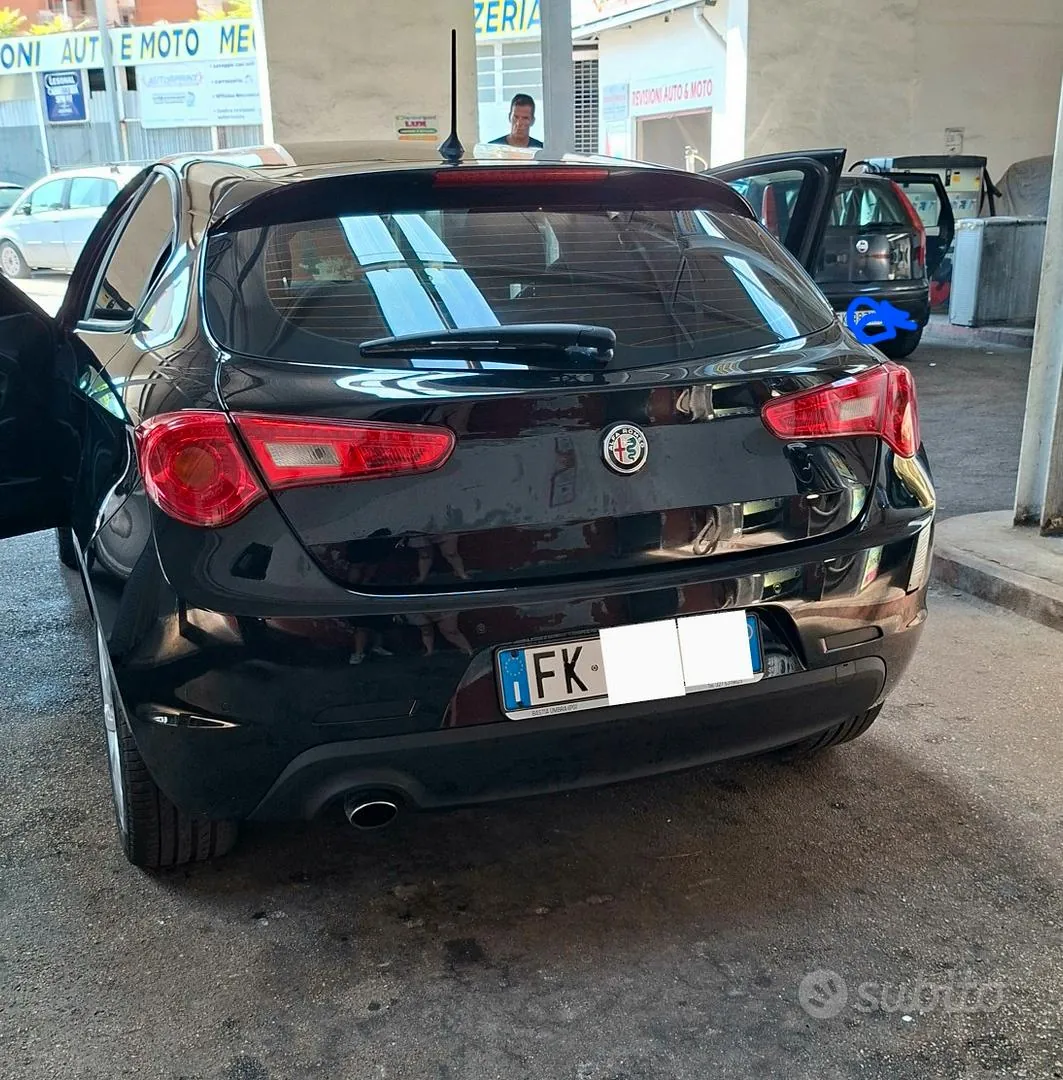 Alfa Romeo Giulietta 2017 photo 2