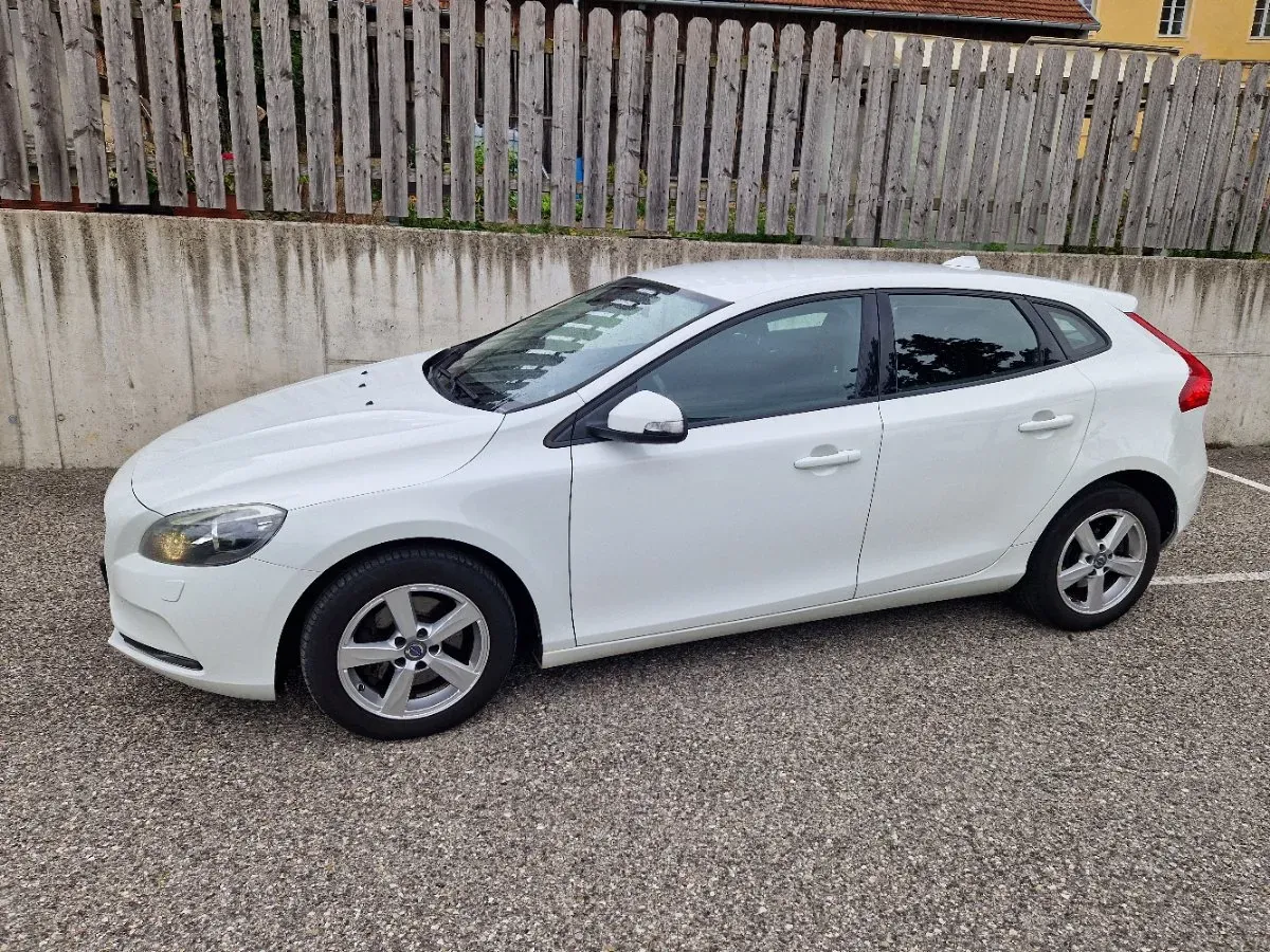 Volvo V40 2015 photo 2