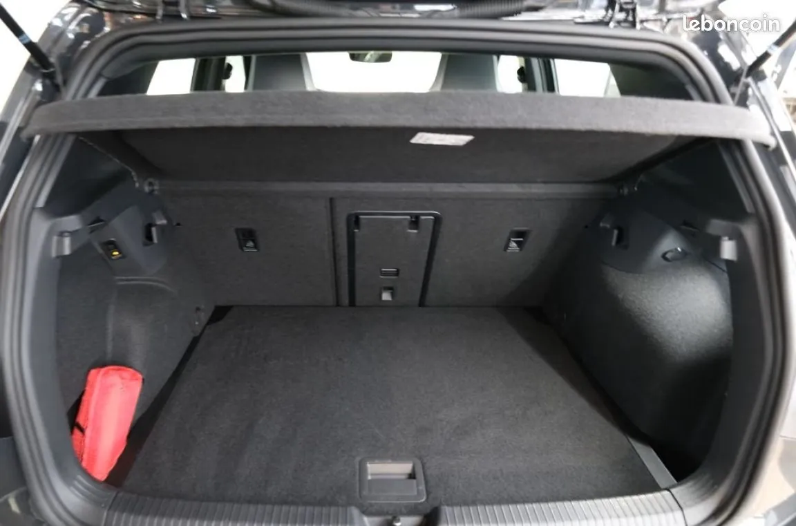 Volkswagen Golf 2024 photo 2