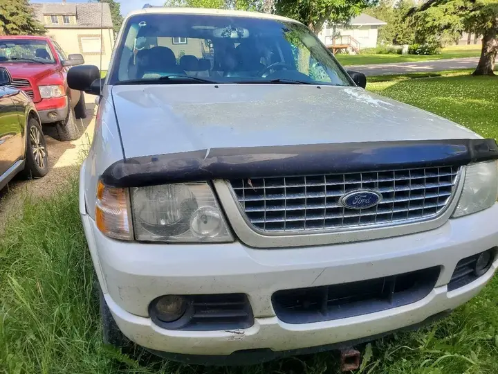Ford Explorer 2004 photo 3