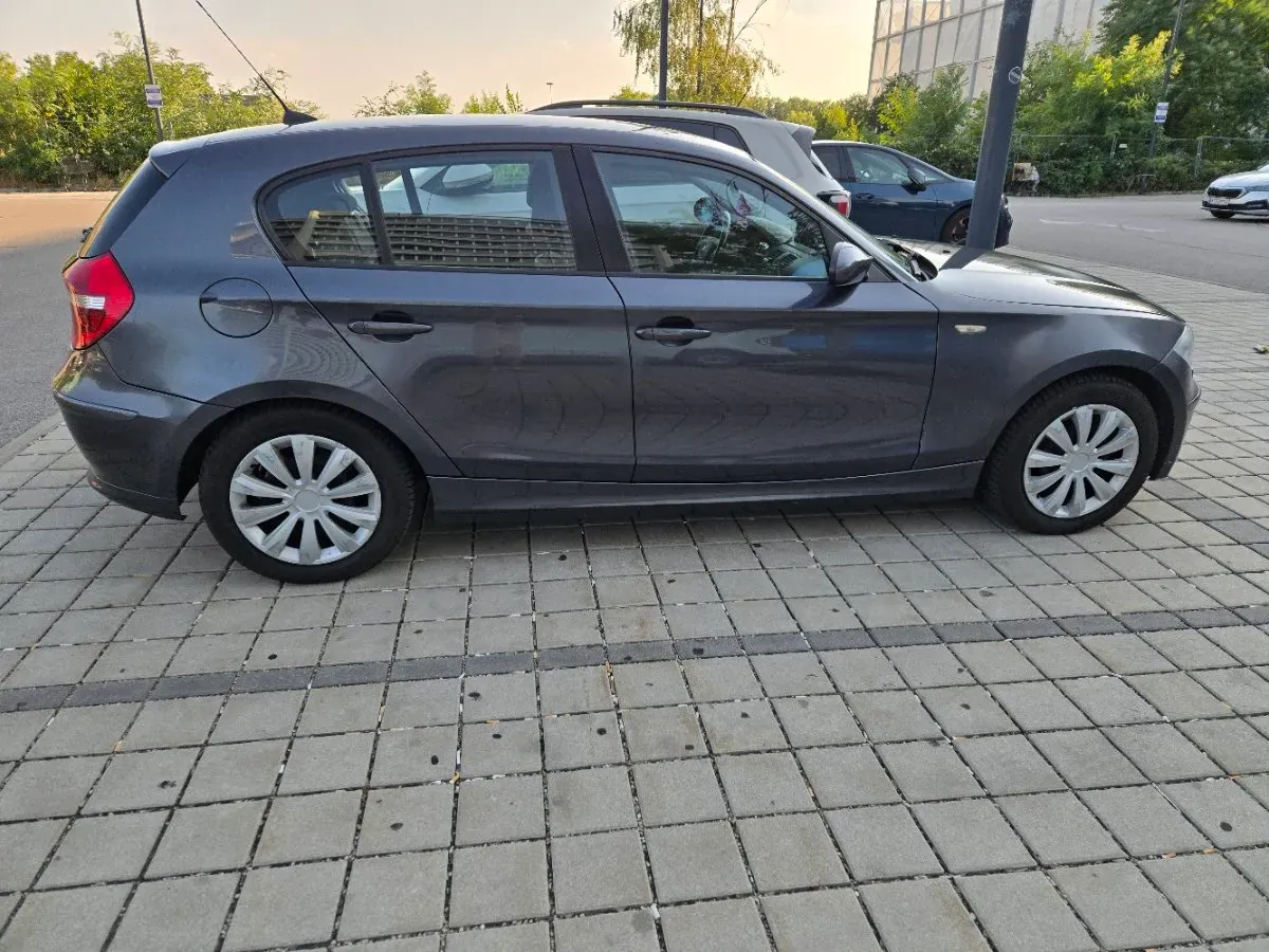 BMW 1 Series 2008 photo 2