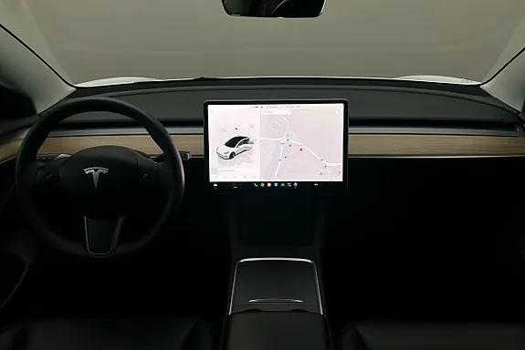 Tesla Model 3 2023 photo 3