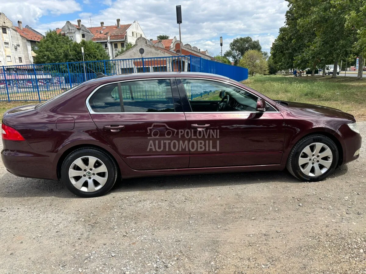 Skoda Superb 2009 photo 5