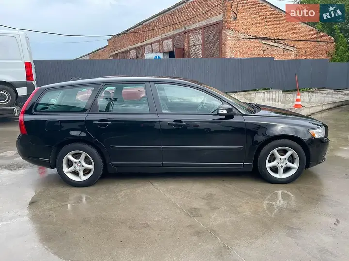Volvo V50 2010 photo 4