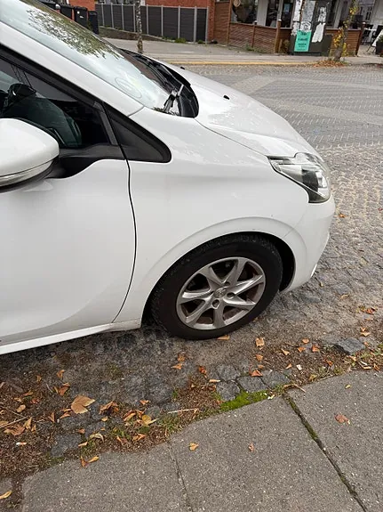 Peugeot 208 2016 photo 3