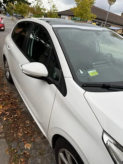 Peugeot 208 2016 photo 2