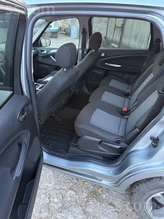 Ford S-Max 2010 photo 4