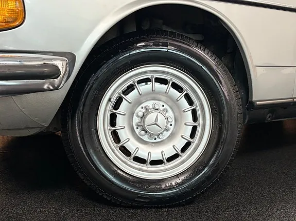 Mercedes-Benz 230 Ce 1982 photo 5