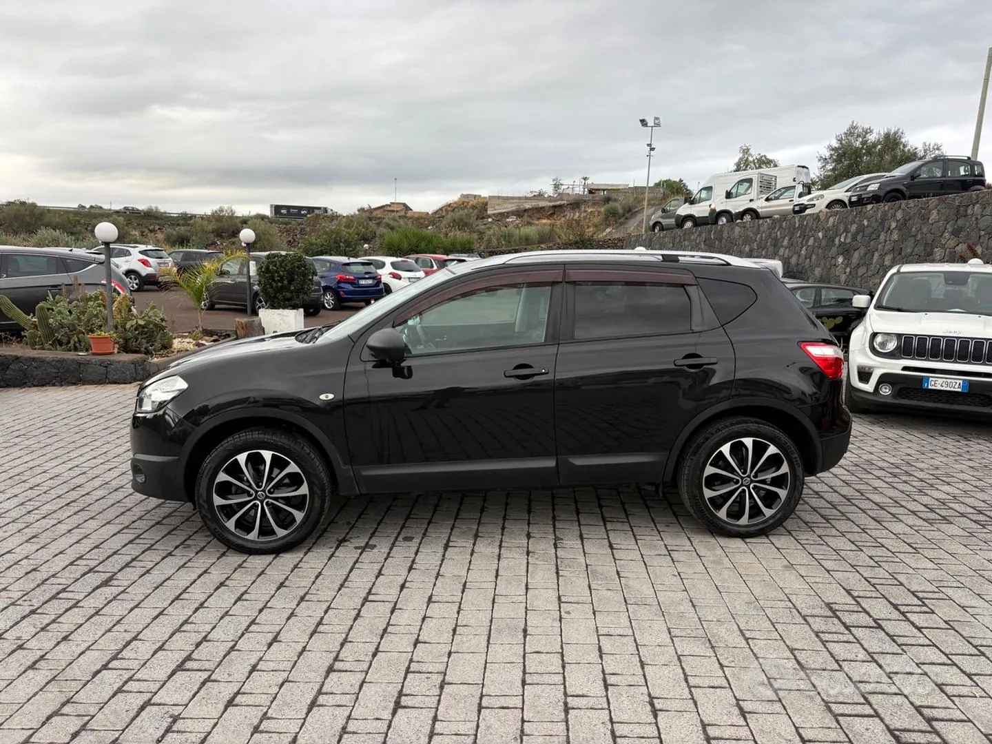 Nissan Qashqai 2012 photo 2
