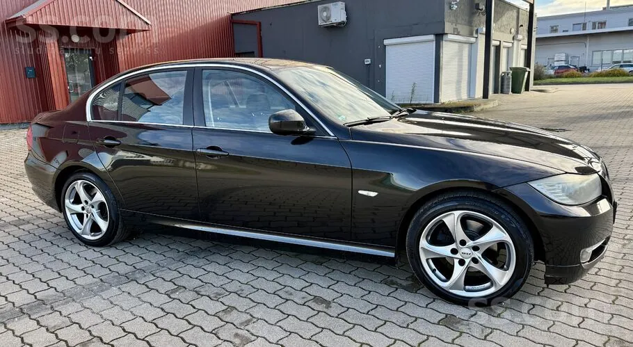 BMW 318 2011 photo 4